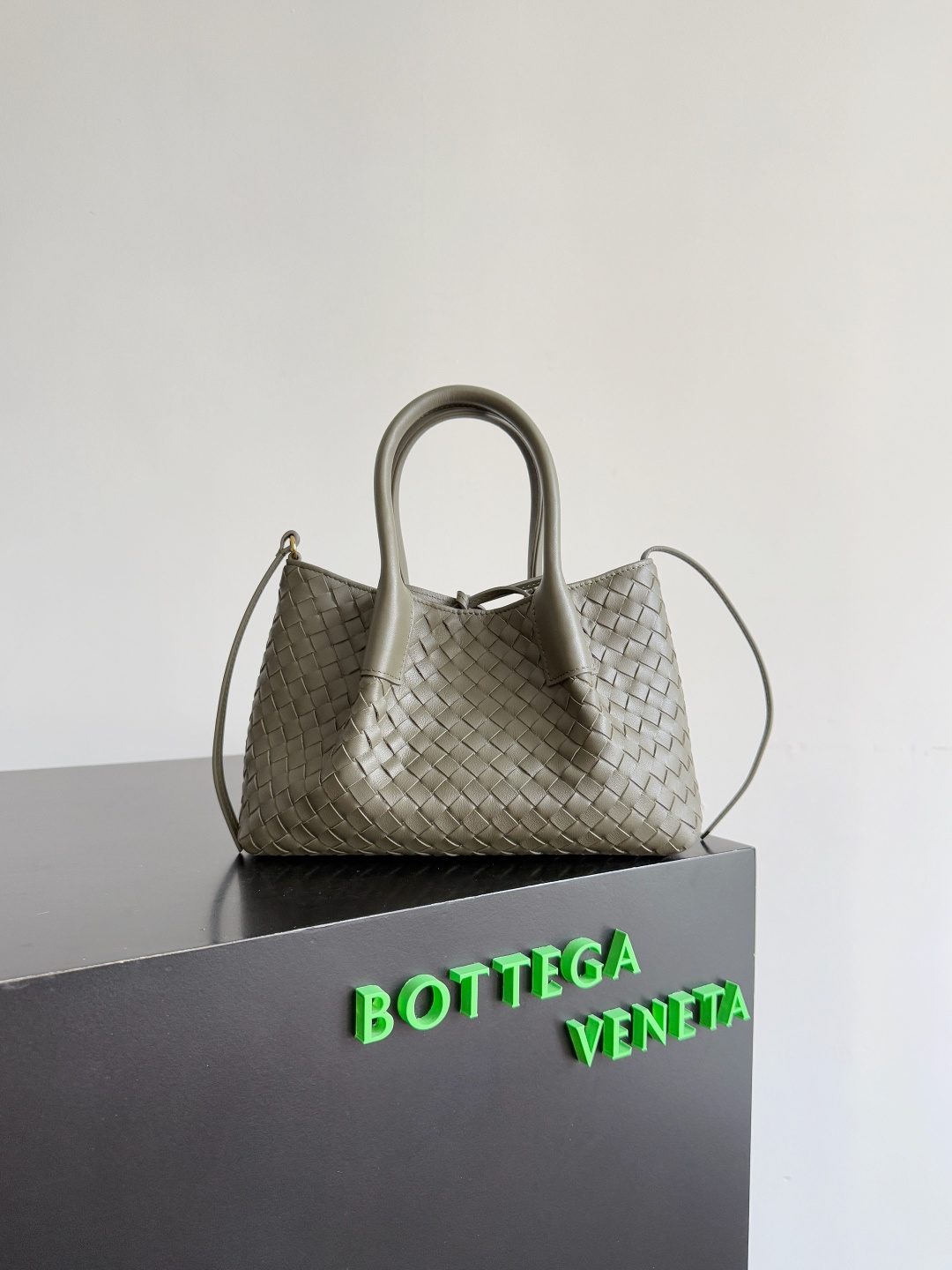 Bottega Veneta Woven Basket Bag 24×15×12cm