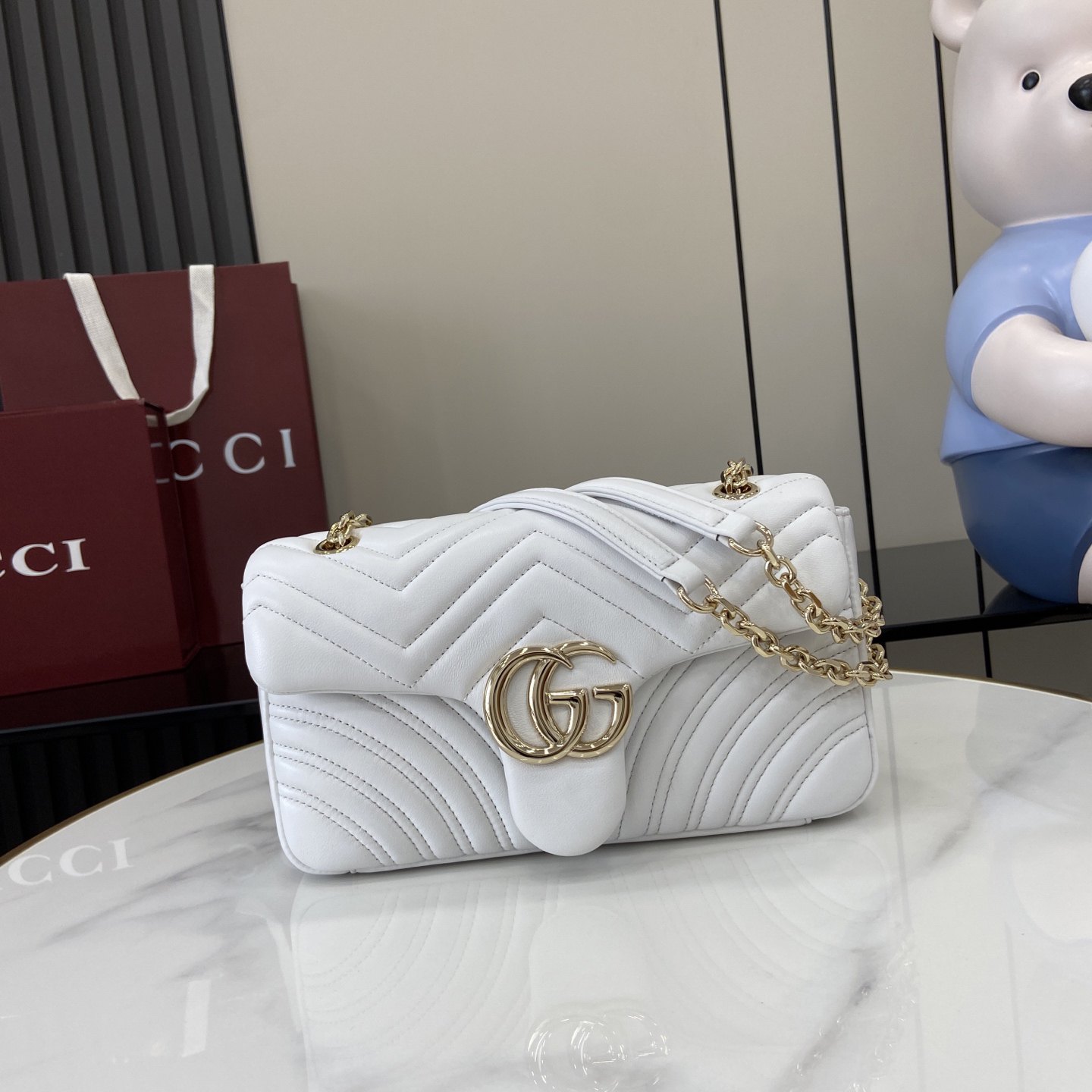 Gucci White V-shape Matelassé Lambskin handbag